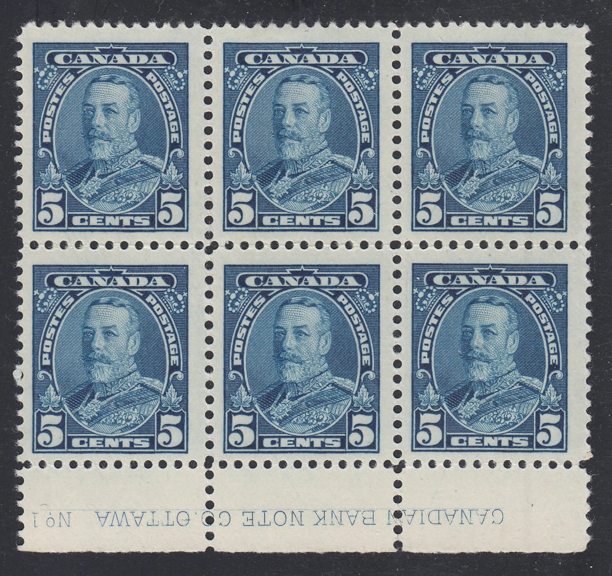 0221CA2104 - Canada #221 - Plate Block